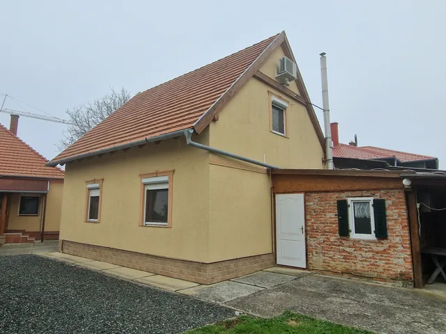 Eladó lakás Sárvár, Péntekfalu 80 nm