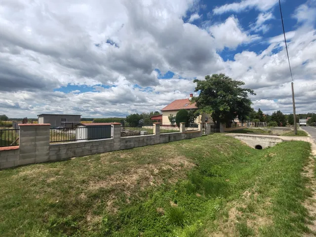 Eladó telek Csénye, Mikszáth út 31. 1127 nm