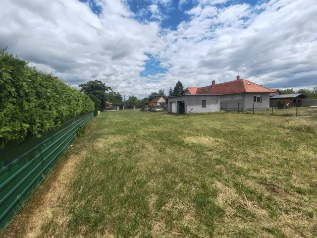 Eladó telek Csénye, Mikszáth út 31. 1127 nm