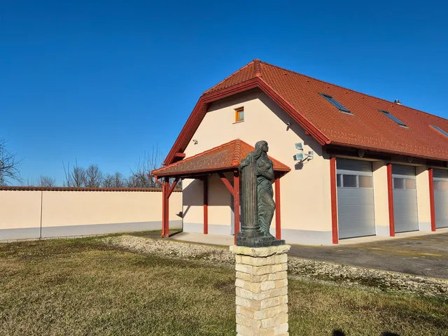 Eladó kereskedelmi és ipari ingatlan Csénye, Petőfi utca 29. 467 nm