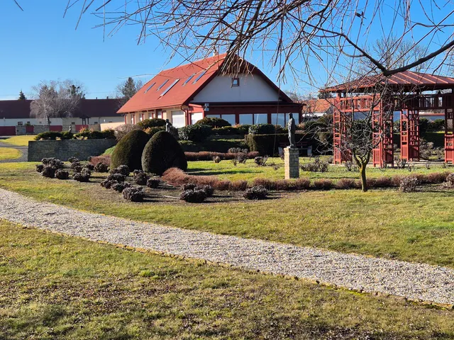 Eladó kereskedelmi és ipari ingatlan Csénye 467 nm