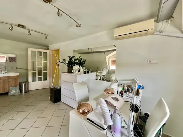 Eladó kereskedelmi és ipari ingatlan Sárvár, Hunyadi János utca 1. 49 nm