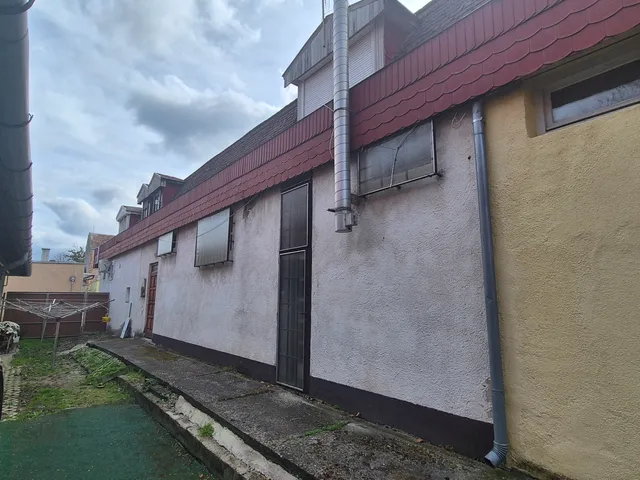 Eladó kereskedelmi és ipari ingatlan Sárvár 140 nm