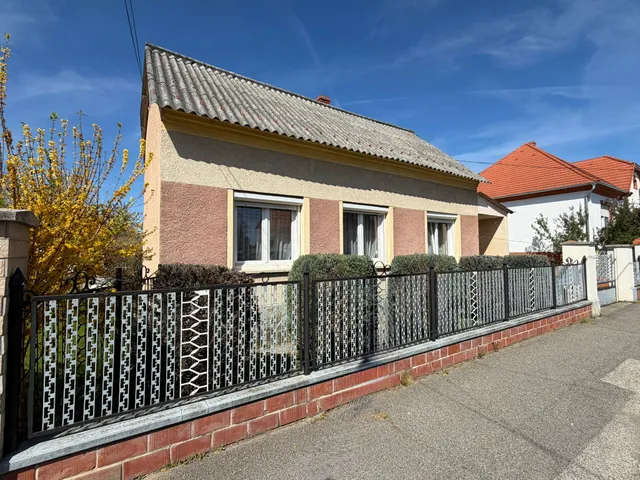 Eladó ház Sárvár, Kertváros 82 nm
