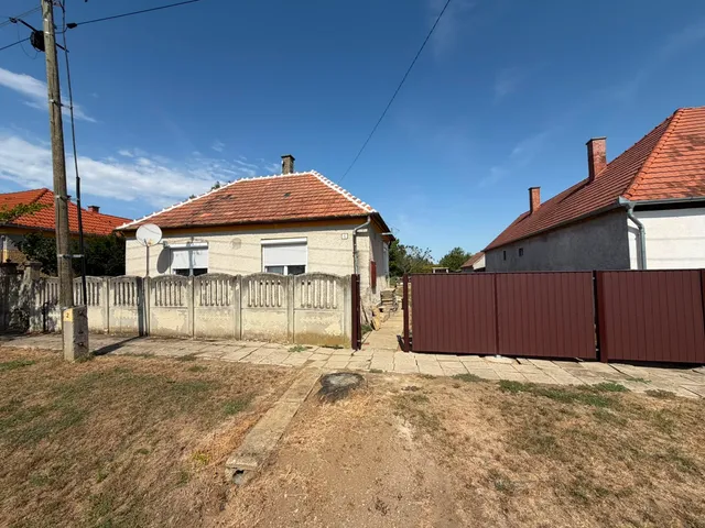 Eladó ház Nagysimonyi 60 nm