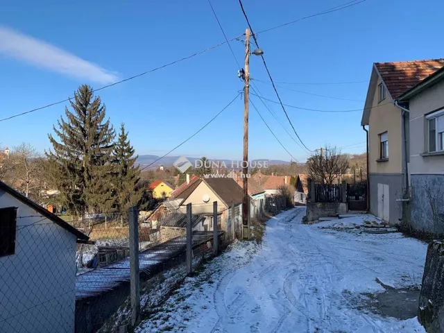 Eladó telek Pilismarót 720 nm