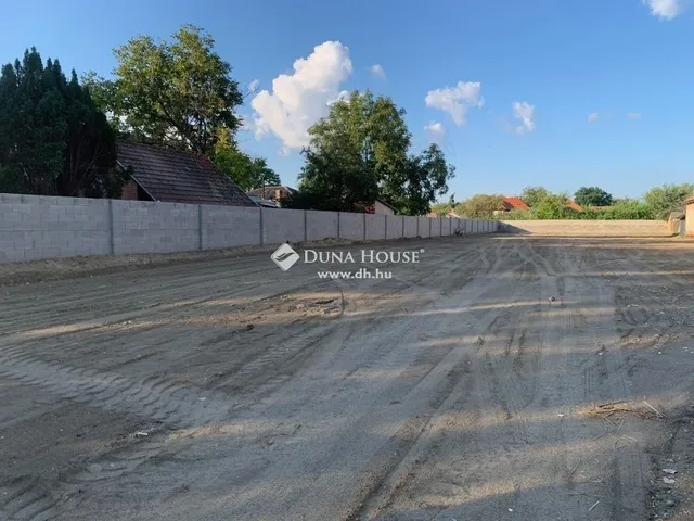 Eladó telek Vecsés 2104 nm