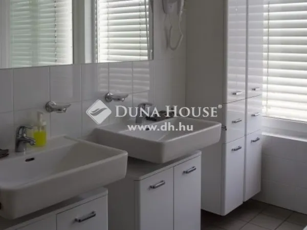 Kiadó lakás Budapest VI. kerület, Nagykörúton kívüli terület 150 nm