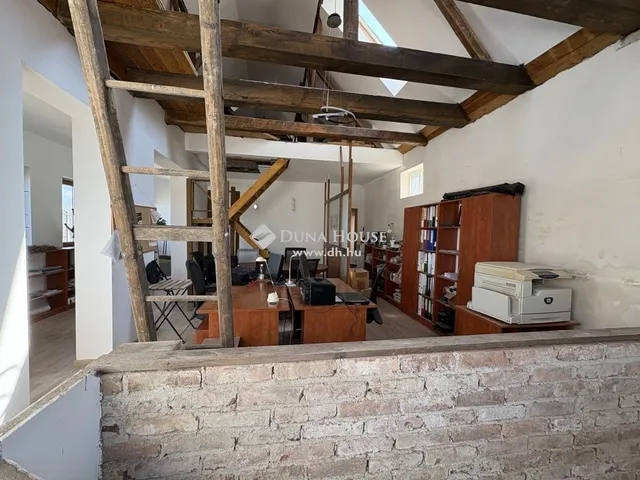 Eladó ház Budapest III. kerület 295 nm