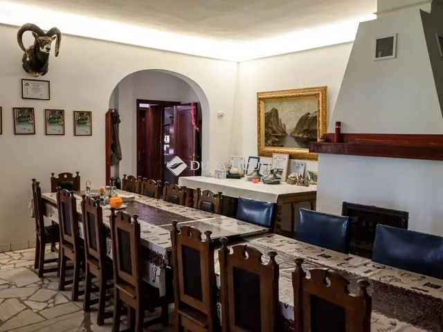 Eladó kereskedelmi és ipari ingatlan Újlengyel 2000 nm