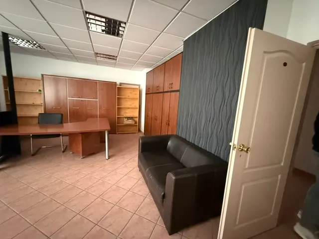Kiadó kereskedelmi és ipari ingatlan Székesfehérvár, Ráchegy 29 nm