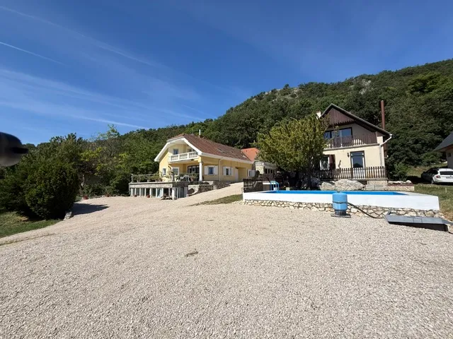 Eladó ház Csákvár 400 nm
