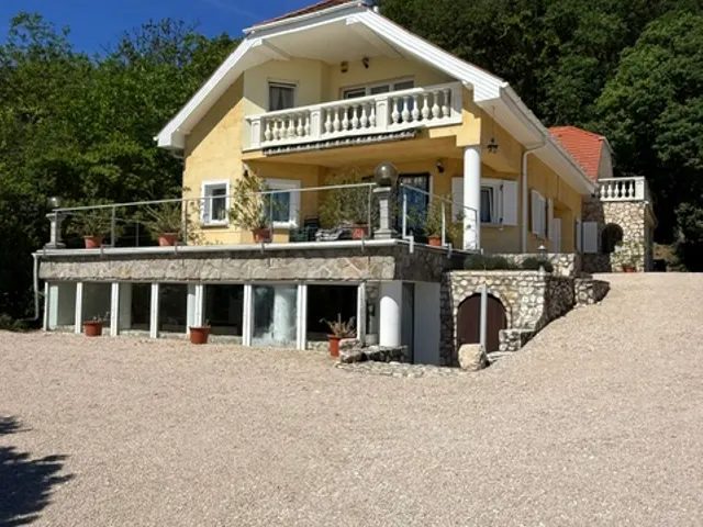 Eladó ház Csákvár 400 nm