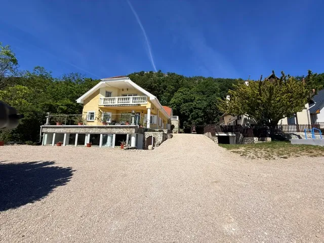 Eladó ház Csákvár 400 nm