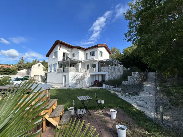 Eladó ház Szentendre, Szarvashegy 250 nm