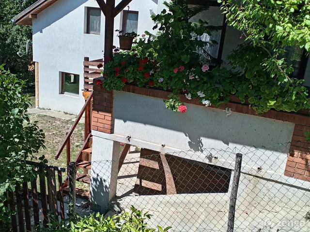 Eladó ház Lovasberény 320 nm