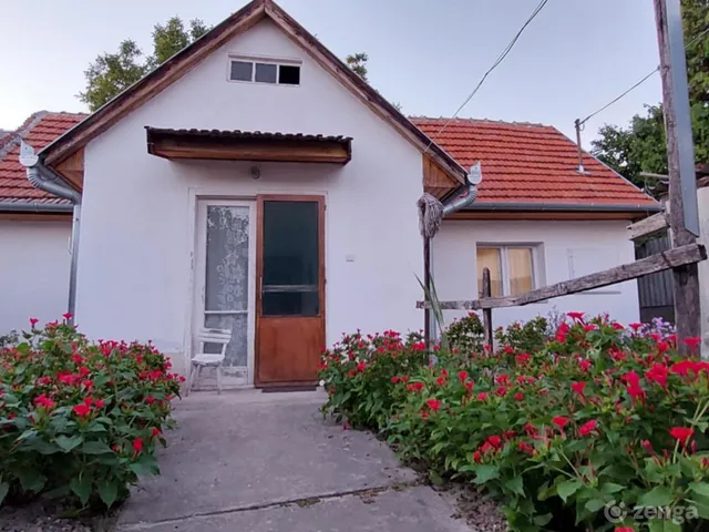 Eladó ház Izsák 42 nm