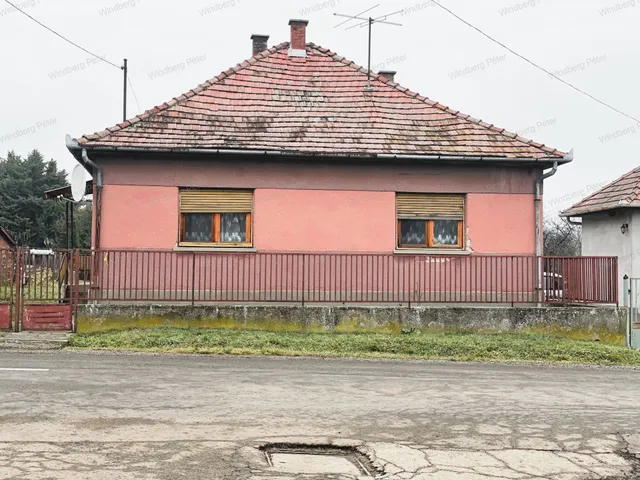 Eladó ház Kemence 90 nm