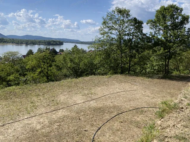 Eladó telek Zebegény 2950 nm