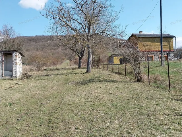 Eladó mezőgazdasági ingatlan Márianosztra 2200 nm