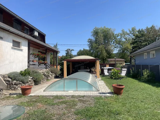 Eladó ház Letkés 240 nm