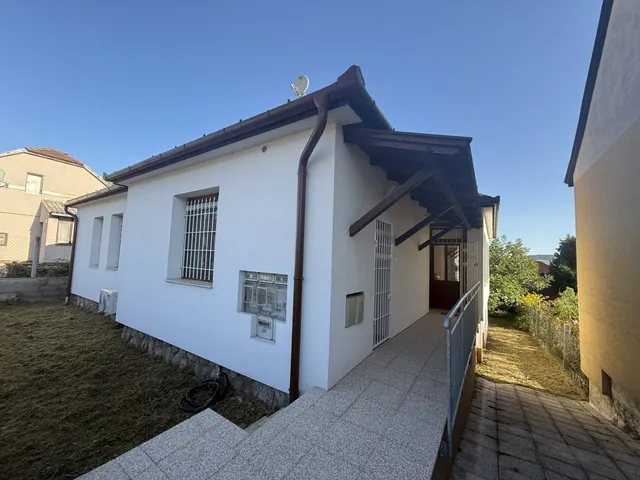 Kiadó ház Dorog 130 nm