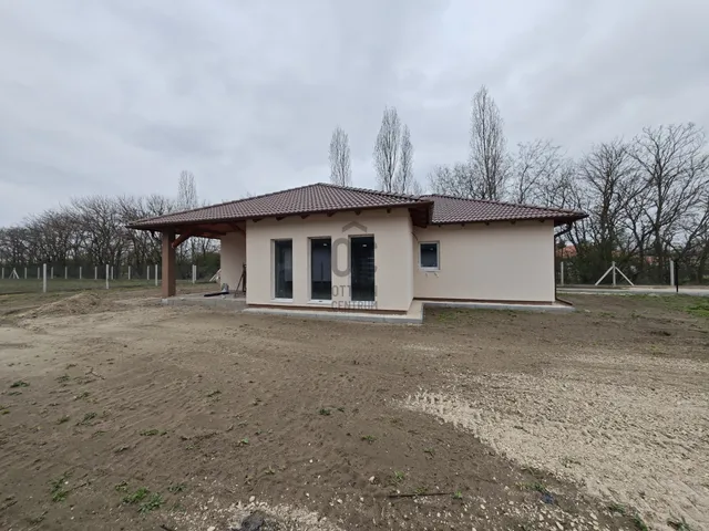 Eladó ház Kiskunlacháza 841 nm