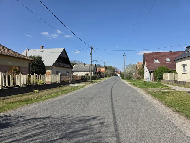 Eladó telek Áporka 1457 nm