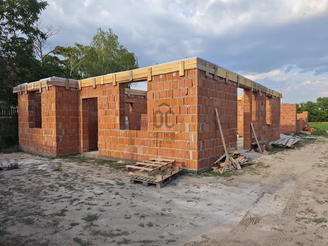 Eladó ház Áporka 365 nm