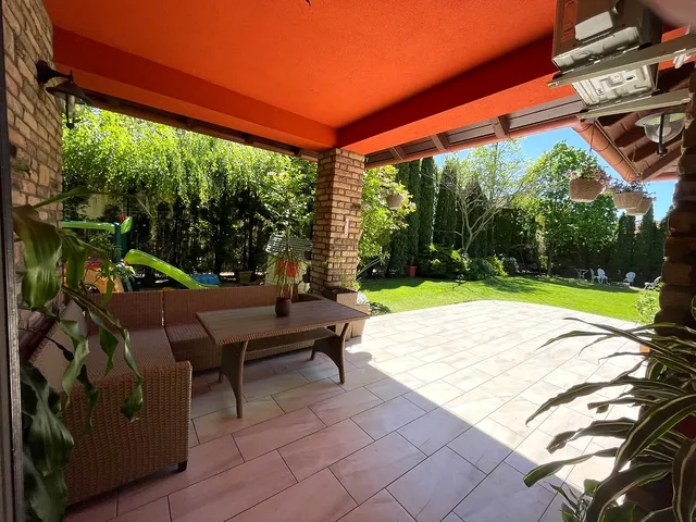 Eladó ház Vác 225 nm