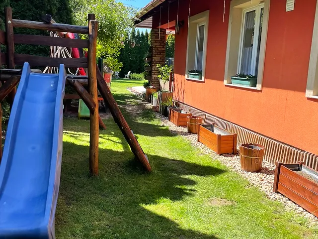 Eladó ház Vác 225 nm