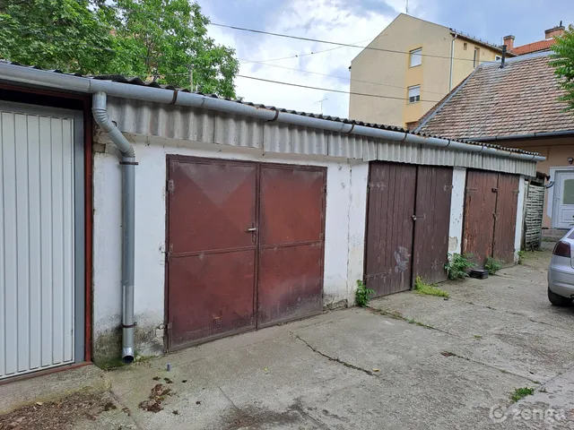 Eladó garázs Kecskemét, Belváros 15 nm