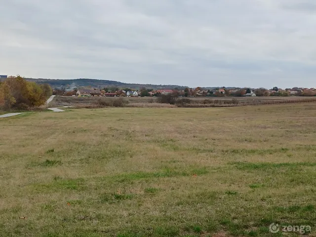 Eladó mezőgazdasági ingatlan Etyek 34000 nm