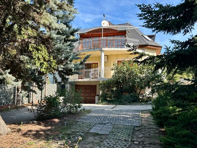 Eladó ház Csömör, Szőlő utca 104 300 nm