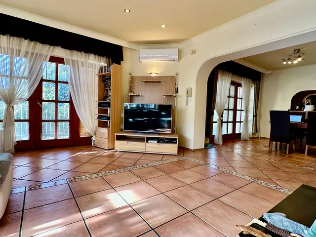 Eladó ház Csömör, Szőlő utca 104 300 nm