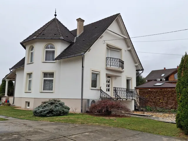 Eladó ház Szederkény 224 nm