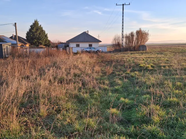 Eladó telek Pécsudvard 1087 nm