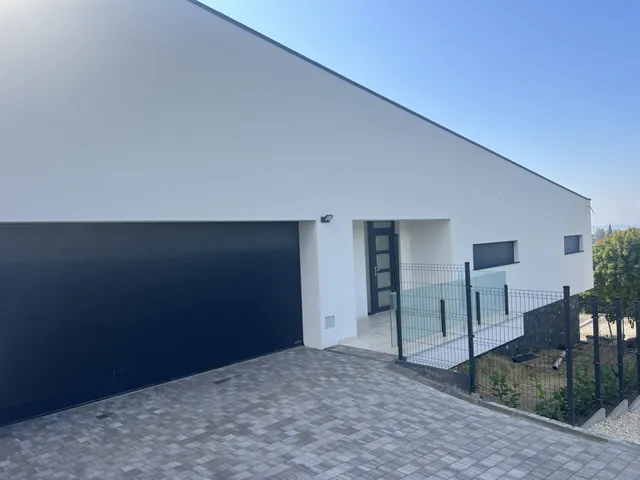 Eladó ház Gyenesdiás 245 nm