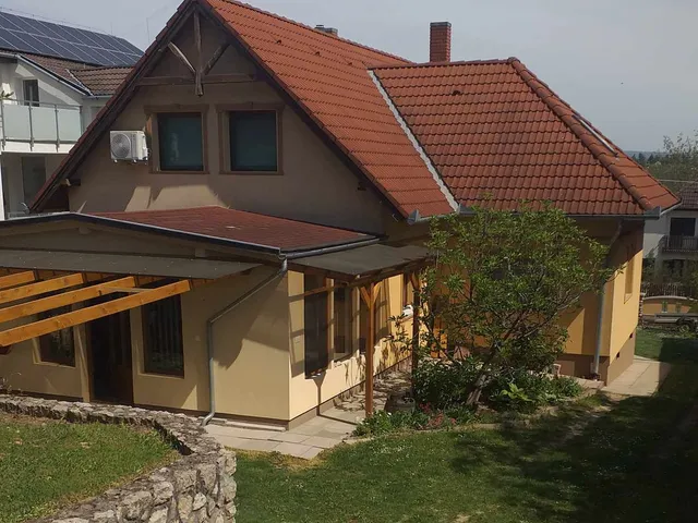 Eladó ház Alsópáhok 250 nm
