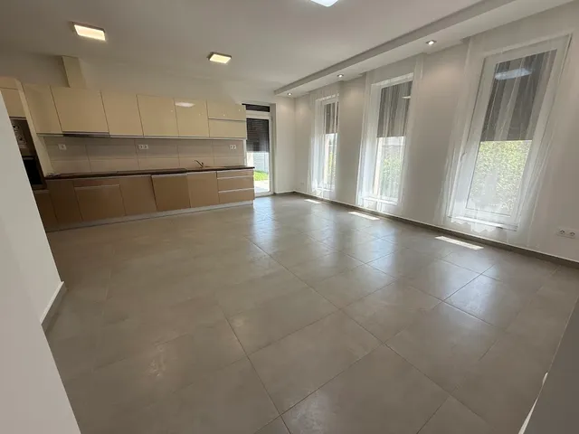 Kiadó ház Kecskemét, Kadafalva 140 nm