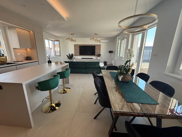 Eladó lakás Kecskemét, Kadafalva 138 nm