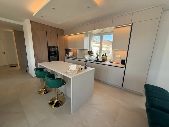 Eladó lakás Kecskemét, Kadafalva 138 nm