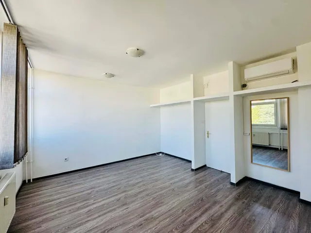 Kiadó kereskedelmi és ipari ingatlan Veszprém, Kossuth Lajos utca 10 21 nm