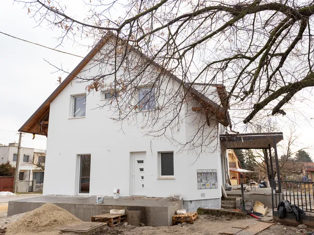 Eladó lakás Balatonakarattya 109 nm