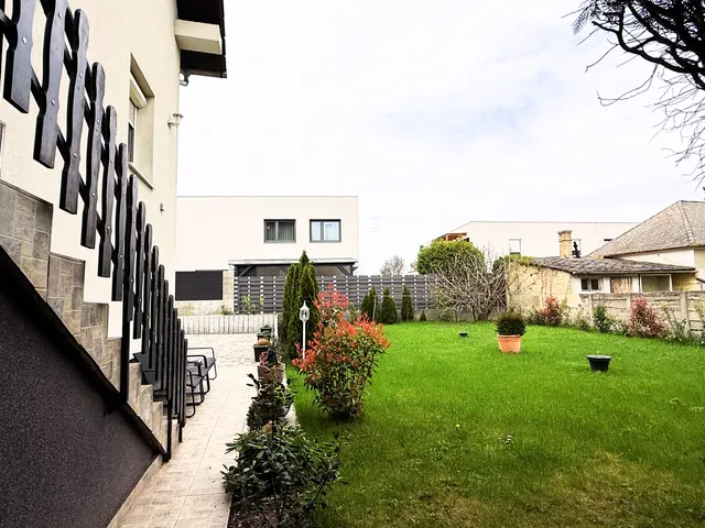 Eladó ház Veszprém, Belváros, Kádártai út 2. 200 nm