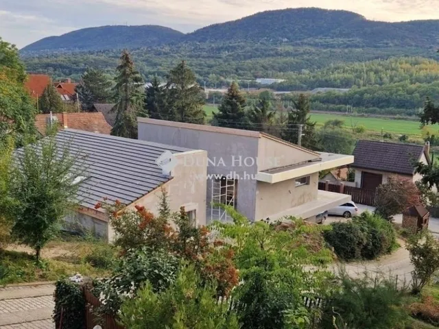 Eladó ház Pilisborosjenő 258 nm