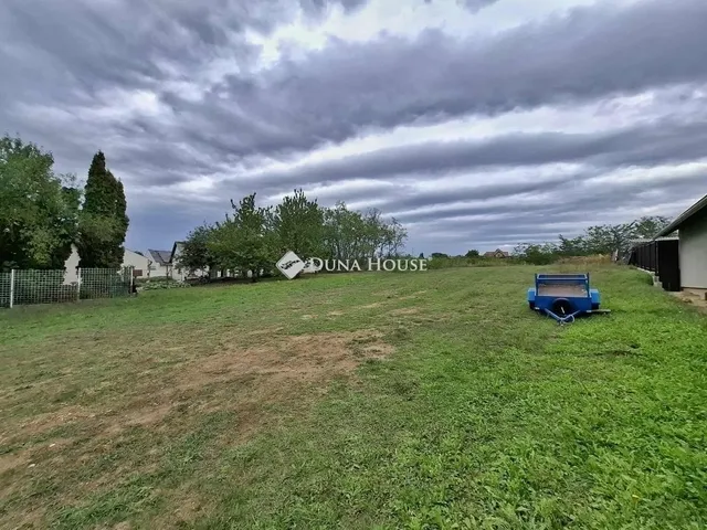 Eladó telek Őrbottyán 1000 nm