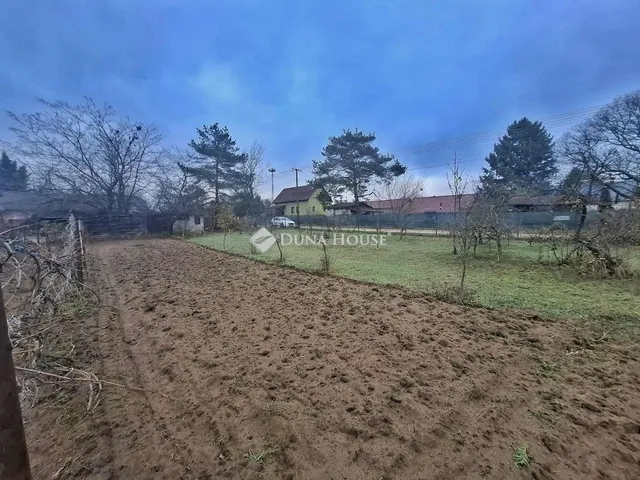 Eladó telek Fót 999 nm