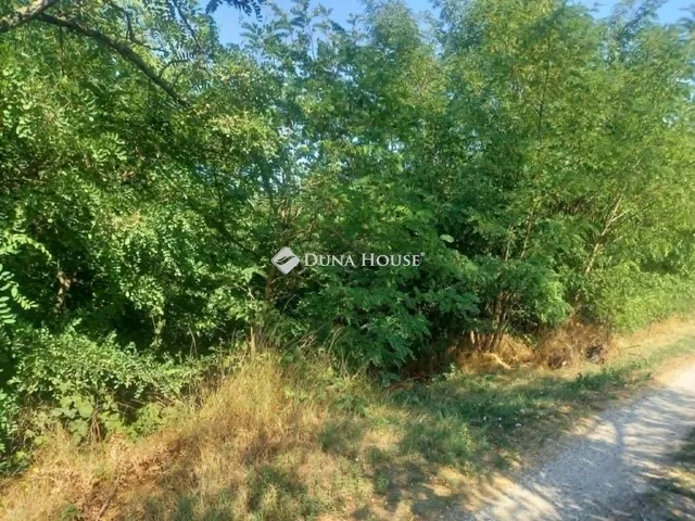 Eladó telek Vácduka 1080 nm
