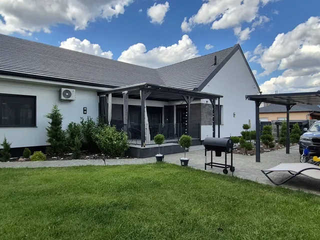 Eladó ház Budapest XVIII. kerület, Kossuth Ferenc-telep 151 nm